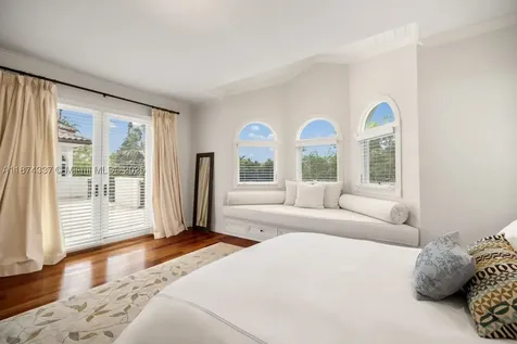 277 Veleros Court Coral Gables FL 33143