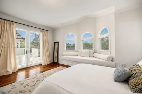 277 Veleros Court Coral Gables FL 33143
