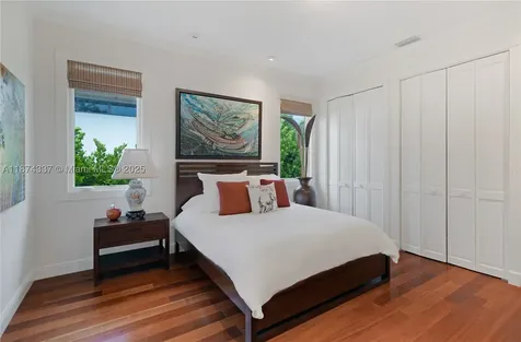 277 Veleros Court Coral Gables FL 33143