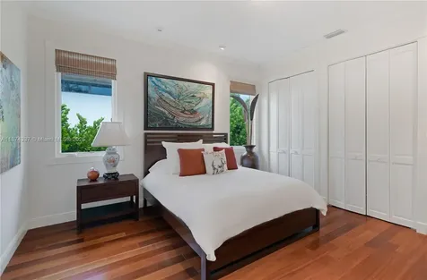 277 Veleros Court Coral Gables FL 33143
