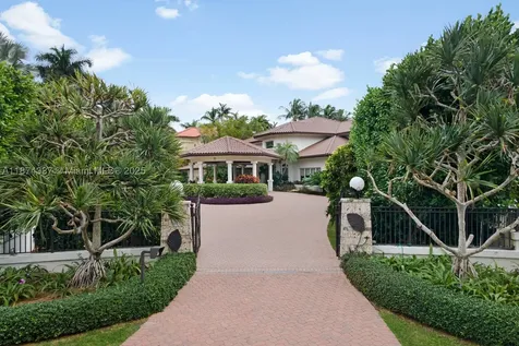 277 Veleros Court Coral Gables FL 33143
