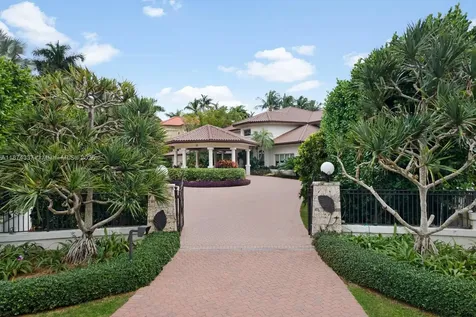 277 Veleros Court Coral Gables FL 33143