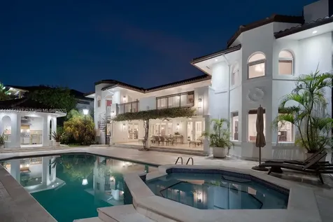 277 Veleros Court Coral Gables FL 33143