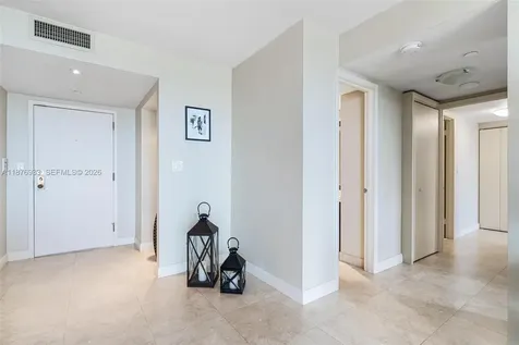 2000 Towerside Terrace Miami FL 33138