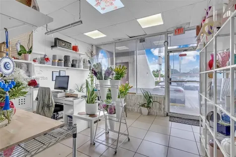 7147 SW 8th Street Miami FL 33144