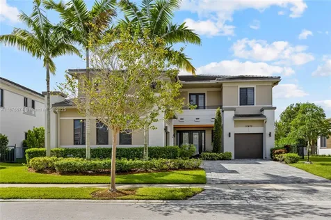10470 S Lago Vista Circle Parkland FL 33076