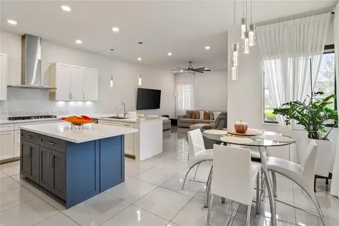 10470 S Lago Vista Circle Parkland FL 33076