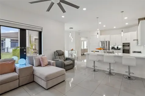 10470 S Lago Vista Circle Parkland FL 33076