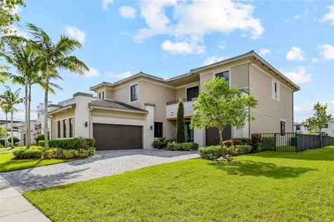 10470 S Lago Vista Circle Parkland FL 33076