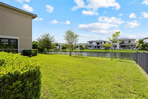 10470 S Lago Vista Circle Parkland FL 33076