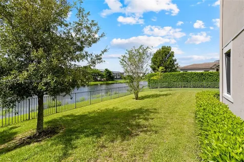 10470 S Lago Vista Circle Parkland FL 33076