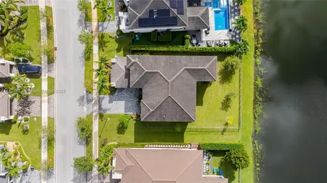 10470 S Lago Vista Circle Parkland FL 33076