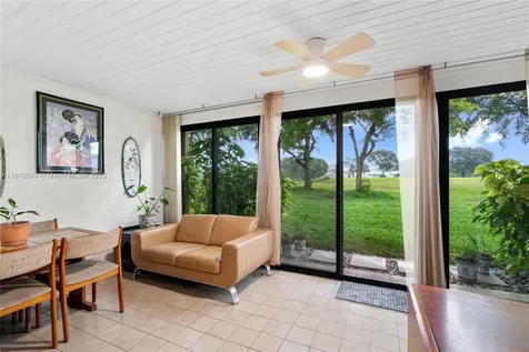 9286 Vista Del Lago Boca Raton FL 33428