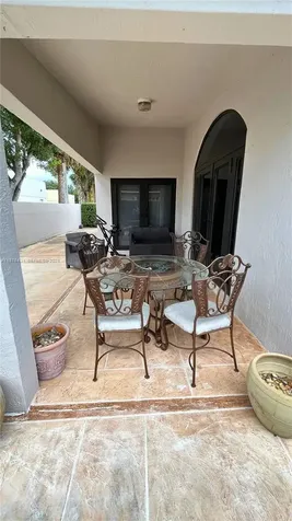 16605 SW 90th Street Miami FL 33196