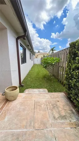 16605 SW 90th Street Miami FL 33196