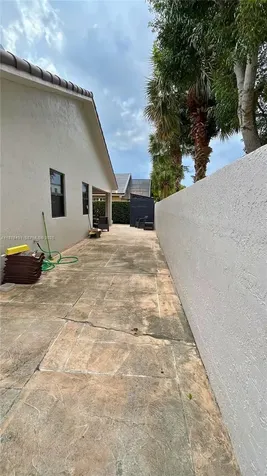 16605 SW 90th Street Miami FL 33196