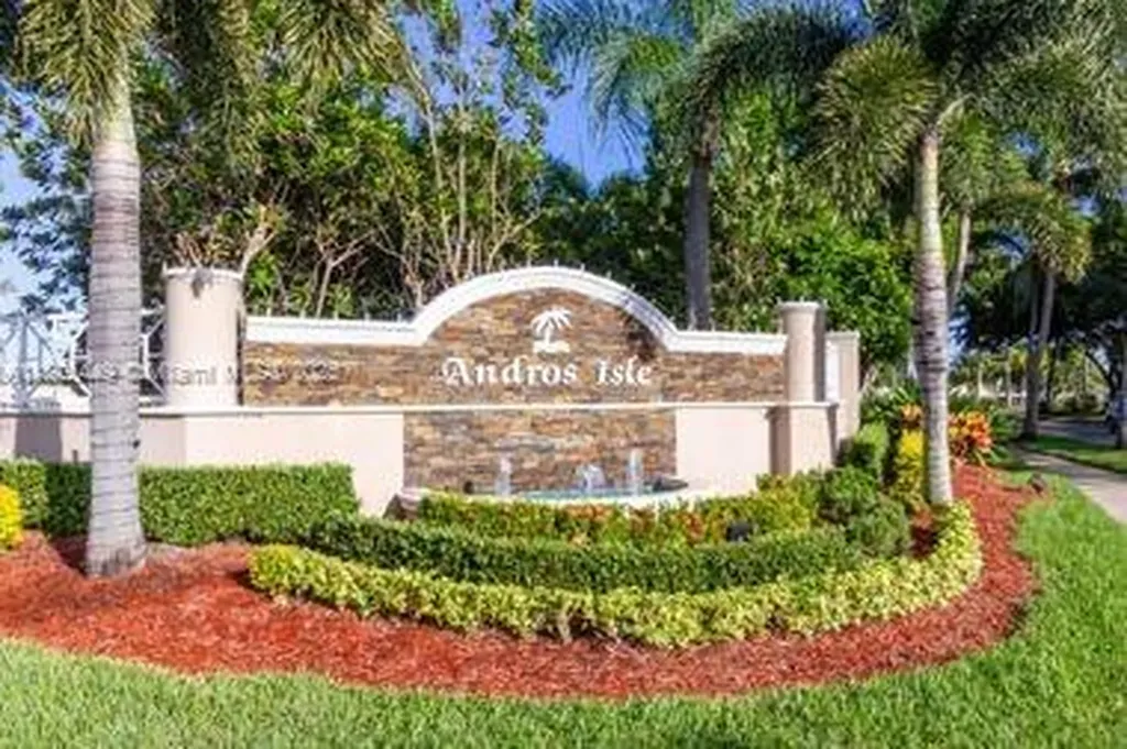 8525 Pine Cay West Palm Beach FL 33411