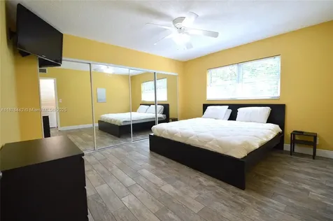1451 N 12th Court Hollywood FL 33019