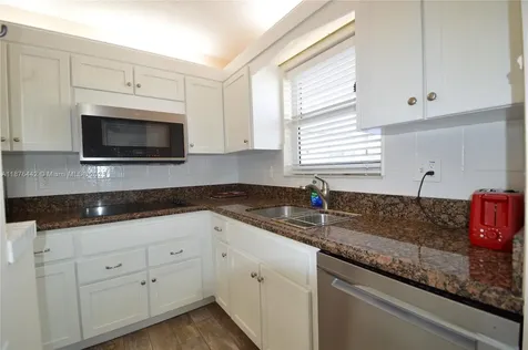 1451 N 12th Court Hollywood FL 33019