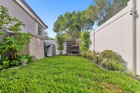 11657 NW 11th Street Pembroke Pines FL 33026