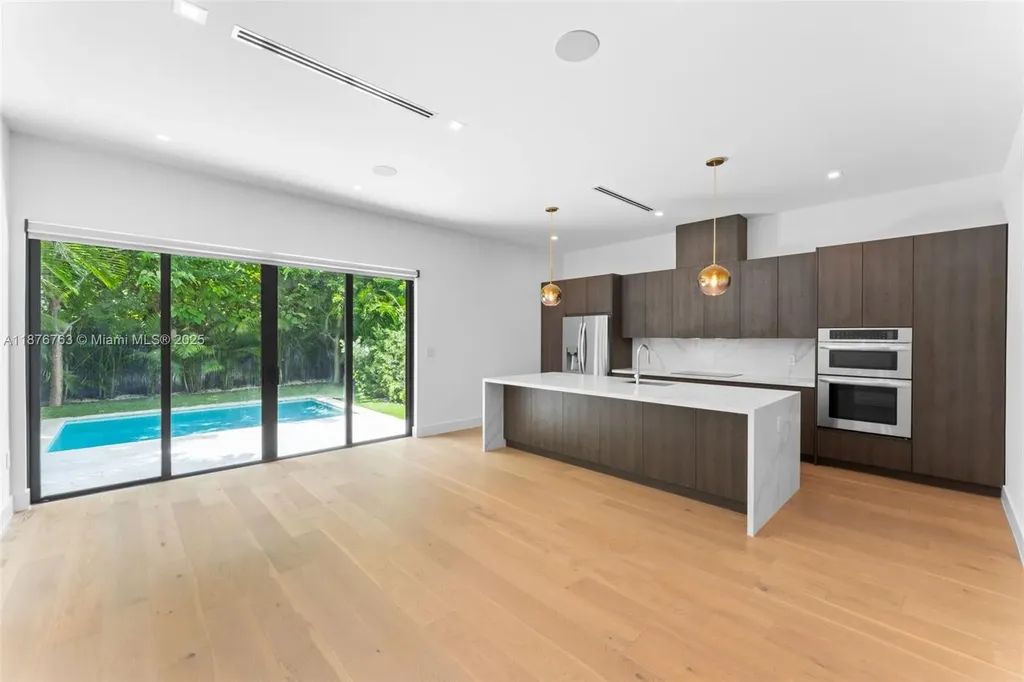 3132 Plaza Street Miami FL 33133