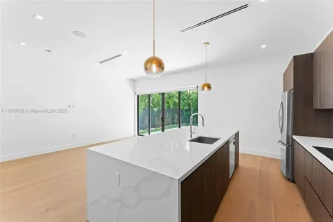 3132 Plaza Street Miami FL 33133