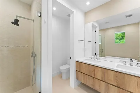 3132 Plaza Street Miami FL 33133