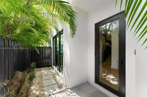 3132 Plaza Street Miami FL 33133