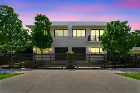 3132 Plaza Street Miami FL 33133
