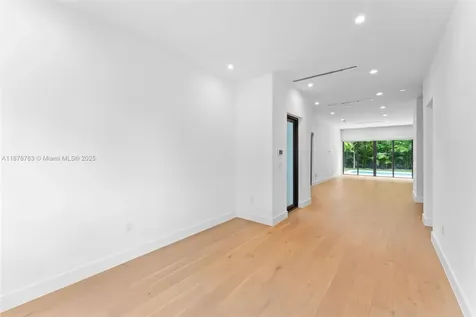 3132 Plaza Street Miami FL 33133