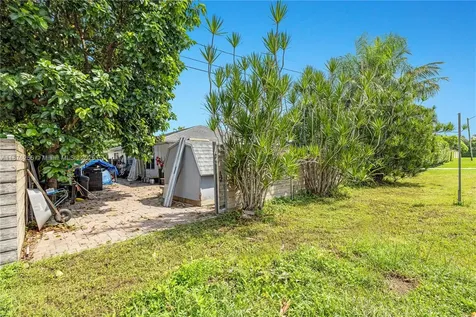 690 NW 18th Street Homestead FL 33030