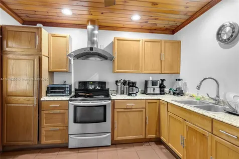690 NW 18th Street Homestead FL 33030