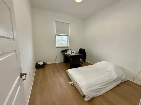 706 NE 191st Terrace Miami FL 33179