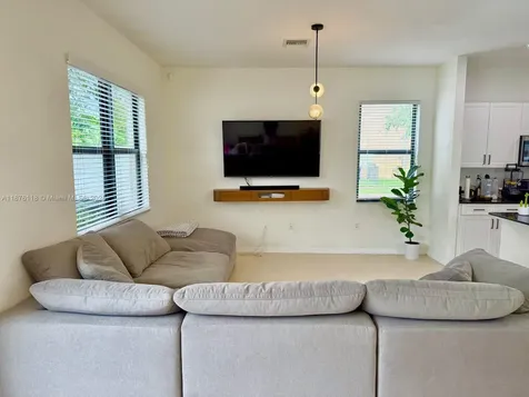706 NE 191st Terrace Miami FL 33179