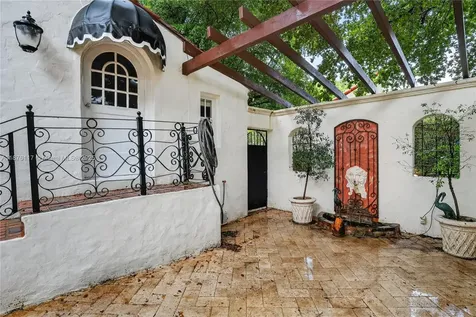 2317 SW 23rd Street Miami FL 33145
