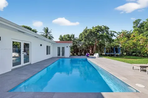 10740 SW 73rd Court Pinecrest FL 33156