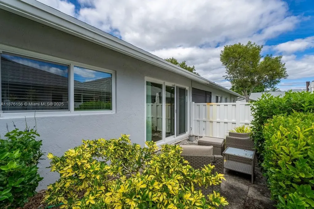 8957 Meadowlark Way Boca Raton FL 33496