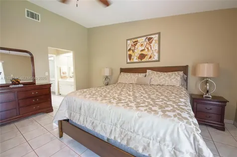 2585 SE 7th Place Homestead FL 33033
