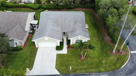 2585 SE 7th Place Homestead FL 33033