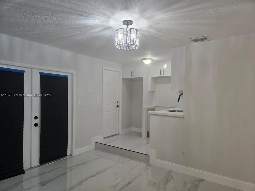 6400 Meade Street Hollywood FL 33024