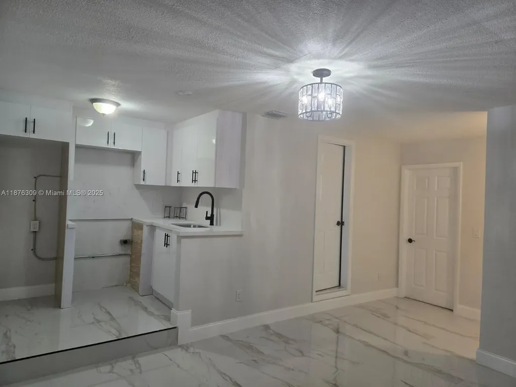 6400 Meade Street Hollywood FL 33024