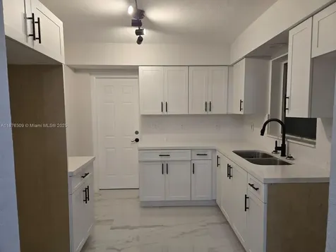6400 Meade Street Hollywood FL 33024
