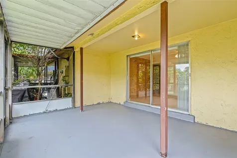2607 NW 47th Lane Lauderdale Lakes FL 33313