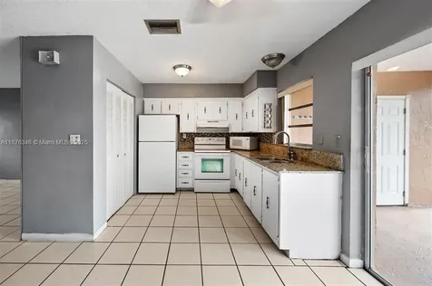 5710 NW 87th Terrace Tamarac FL 33321