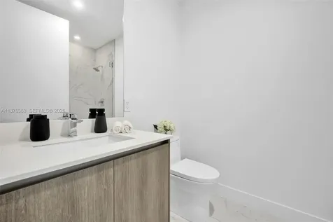 17550 Collins Avenue Sunny Isles Beach FL 33160