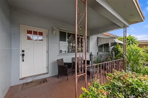 3265 NW 50th Street Miami FL 33142