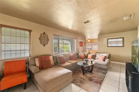 3265 NW 50th Street Miami FL 33142