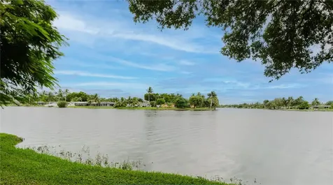 2290 Oak Court Pembroke Pines FL 33026