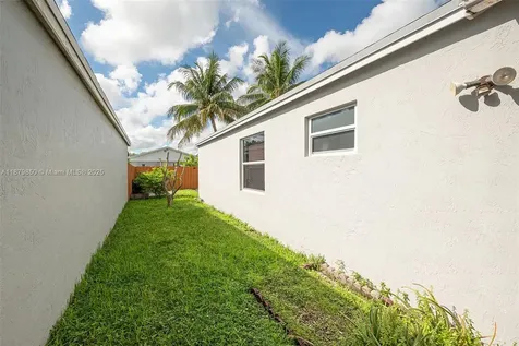 10340 SW 208th Lane Cutler Bay FL 33189