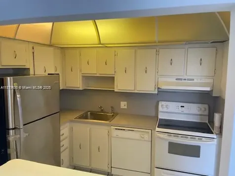 20301 W Country Club Drive Aventura FL 33180